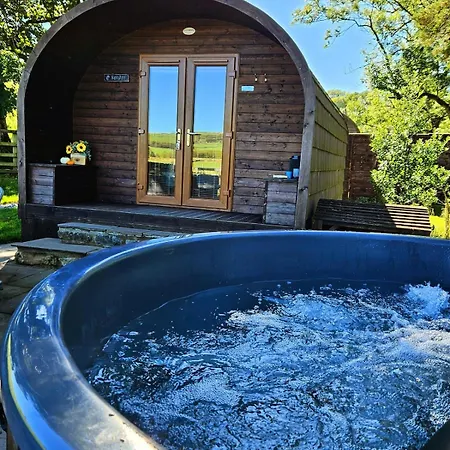 The Pods By The Stream - Rohan Pod & Hot Tub